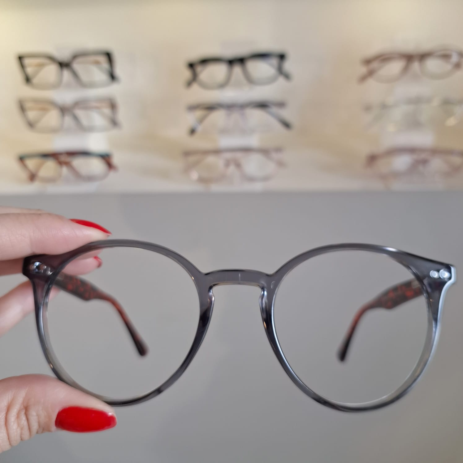 Armação Oval Fume / Demir Unissex - Monte Seus Óculos