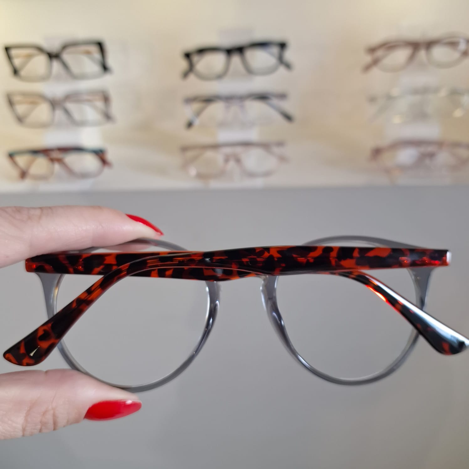 Armação Oval Fume / Demir Unissex - Monte Seus Óculos - Imagem 3