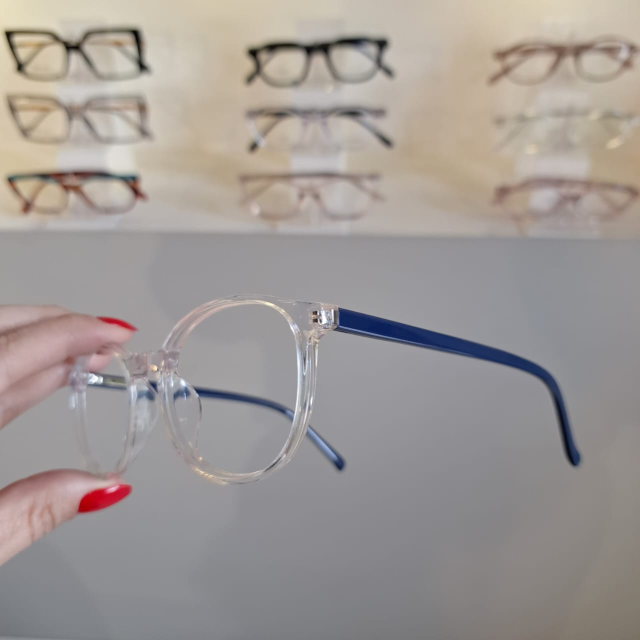 Armação Redonda Transparente Unissex - Monte Seus Óculos - Imagem 3