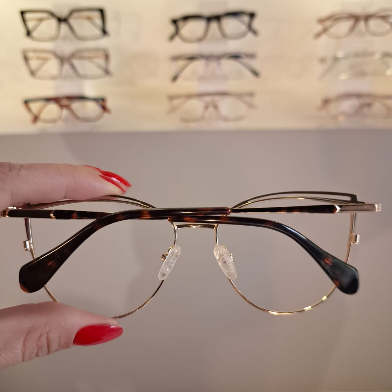 Armação Gatinho Dourado / Demir Feminino - Monte Seus Óculos - Imagem 2