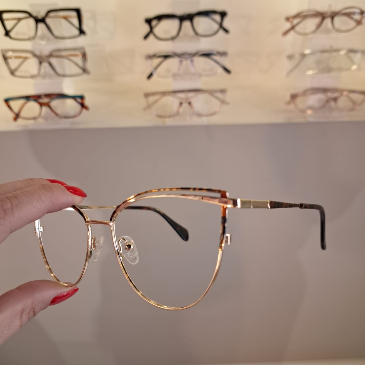 Armação Gatinho Dourado / Demir Feminino - Monte Seus Óculos - Imagem 3