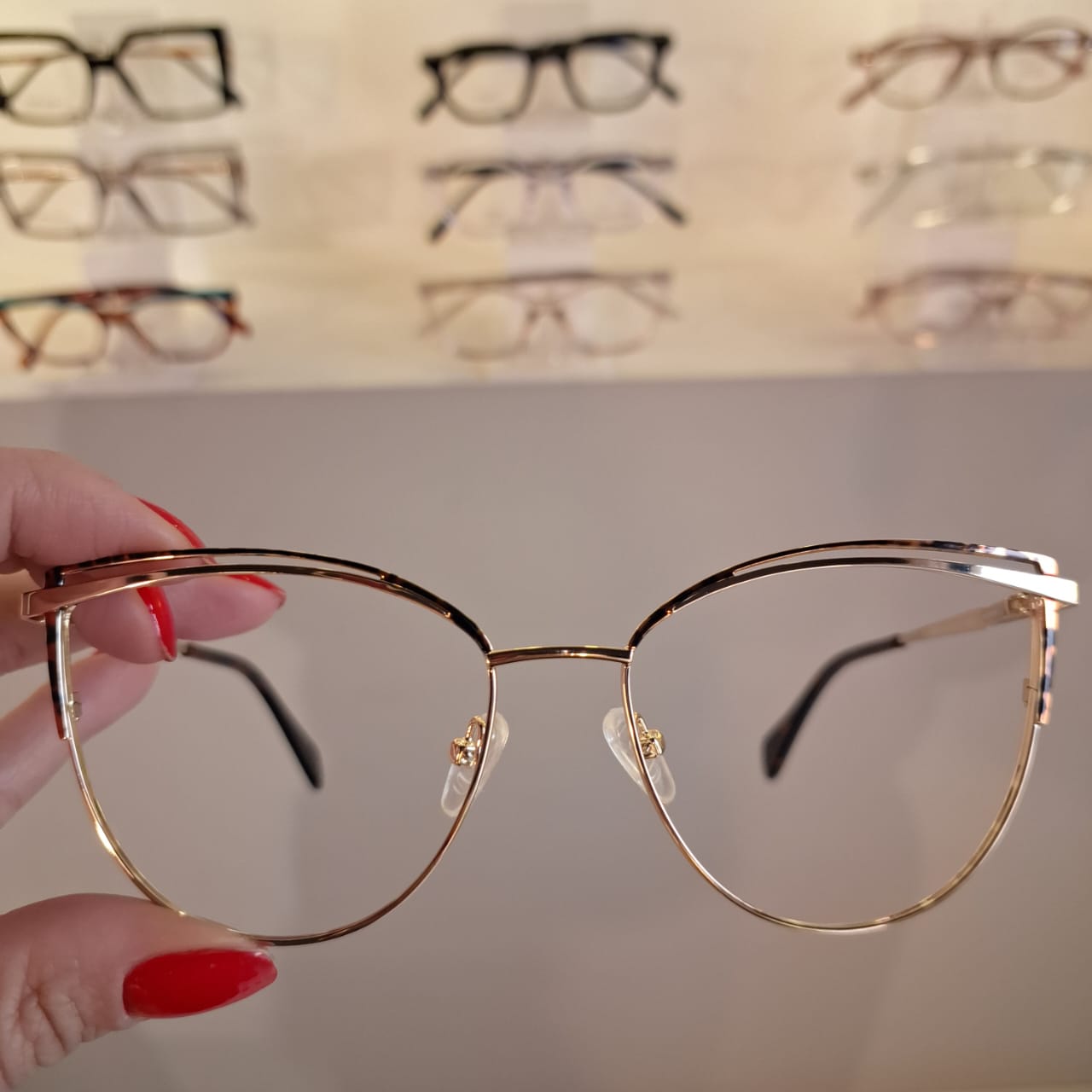 Armação Gatinho Dourado / Demir Feminino - Monte Seus Óculos