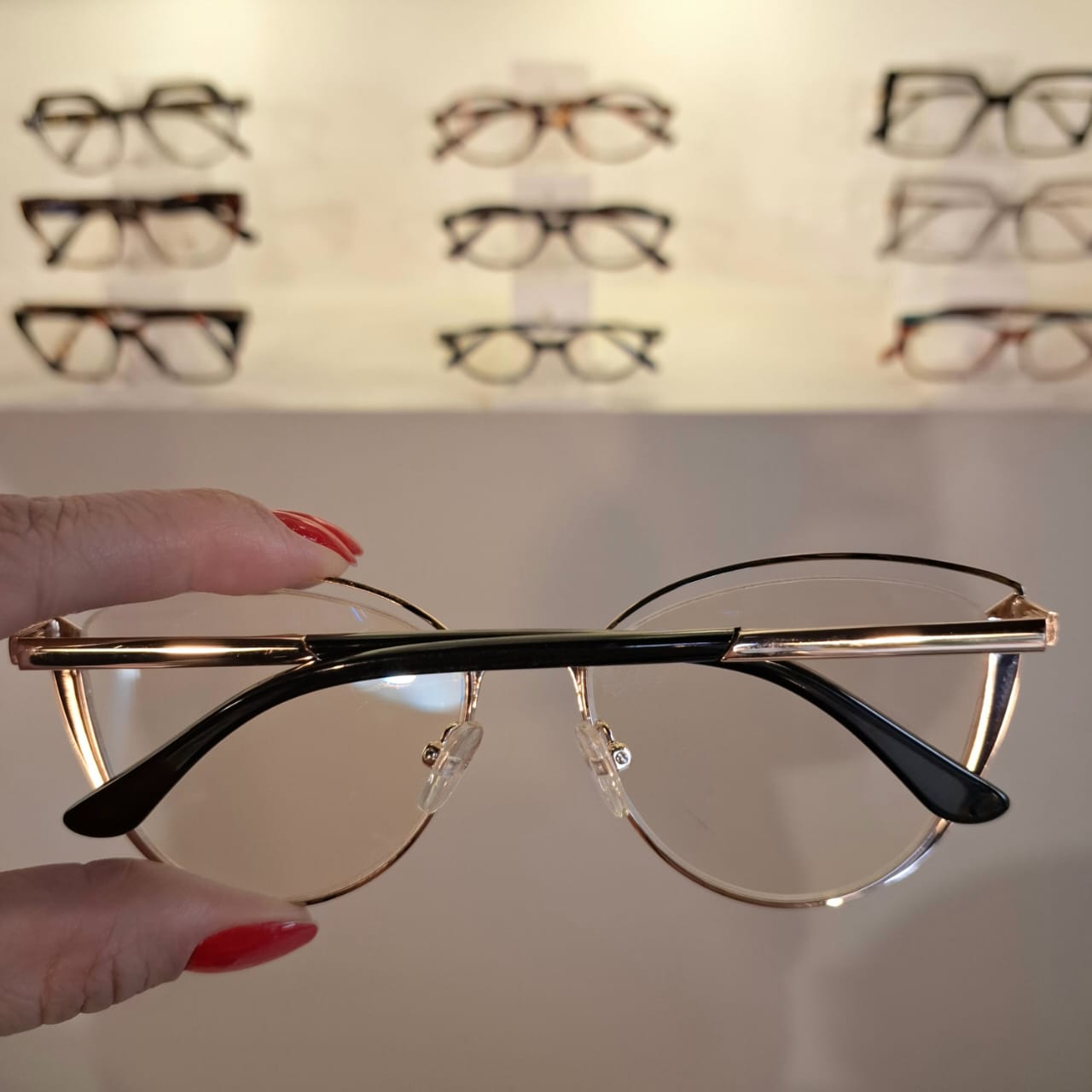 Armação Gatinho Dourado / Preto Feminino - Monte Seus Óculos - Imagem 2