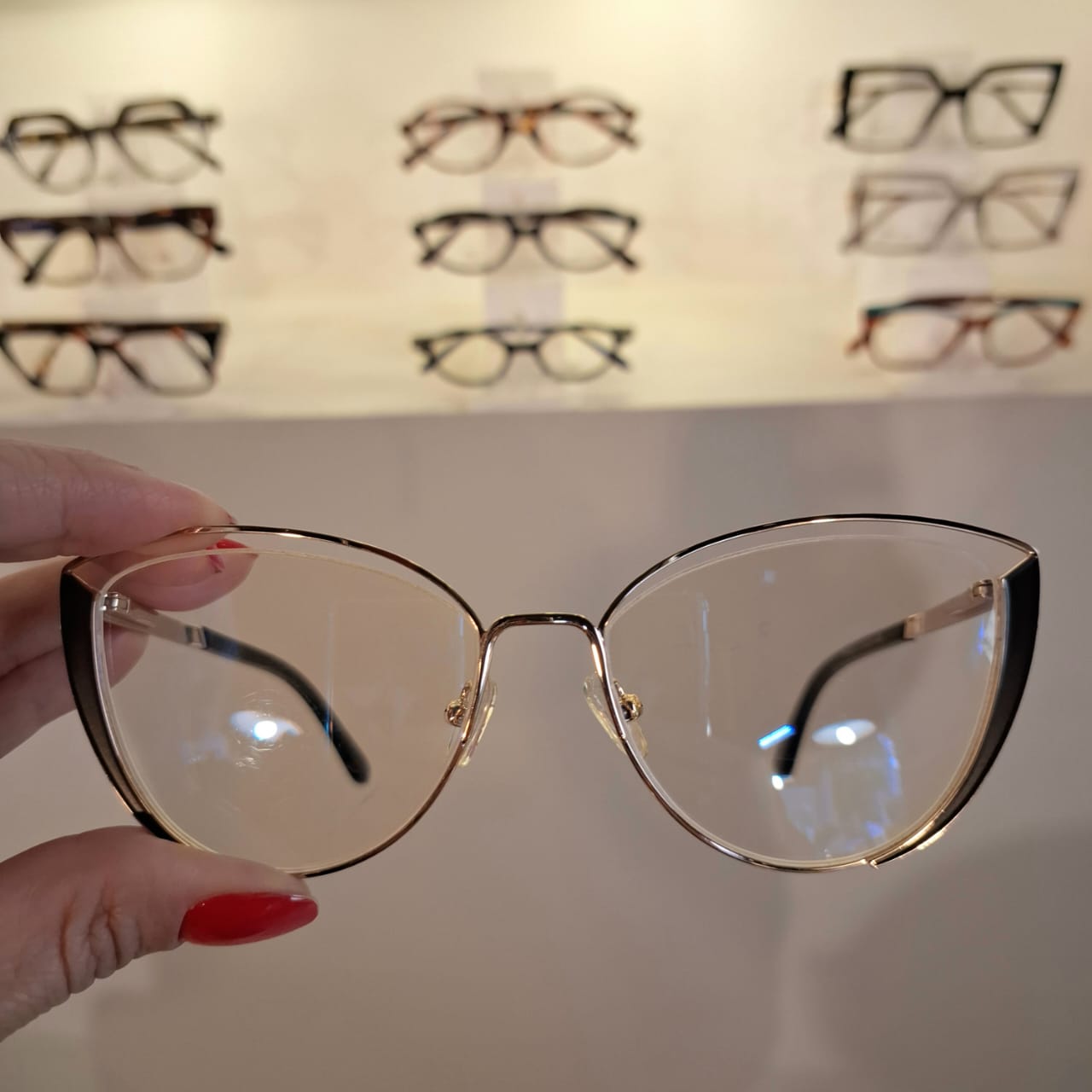 Armação Gatinho Dourado / Preto Feminino - Monte Seus Óculos