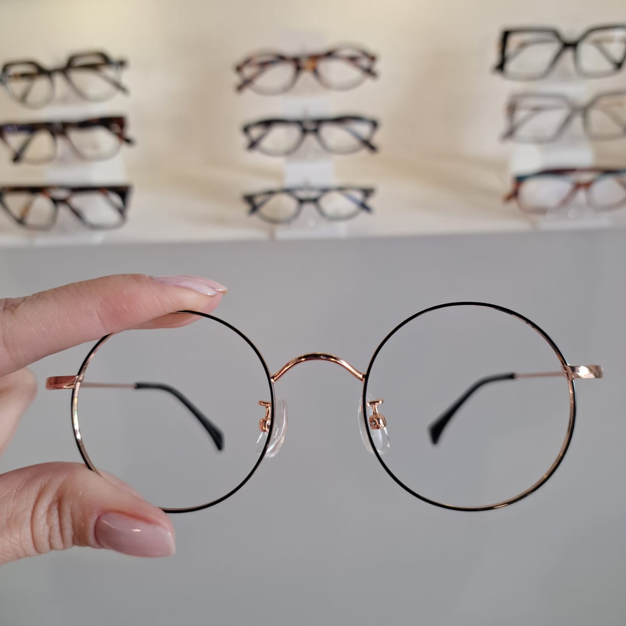 Armação Redondo Preto / Dourado Unissex - Monte Seus Óculos 29