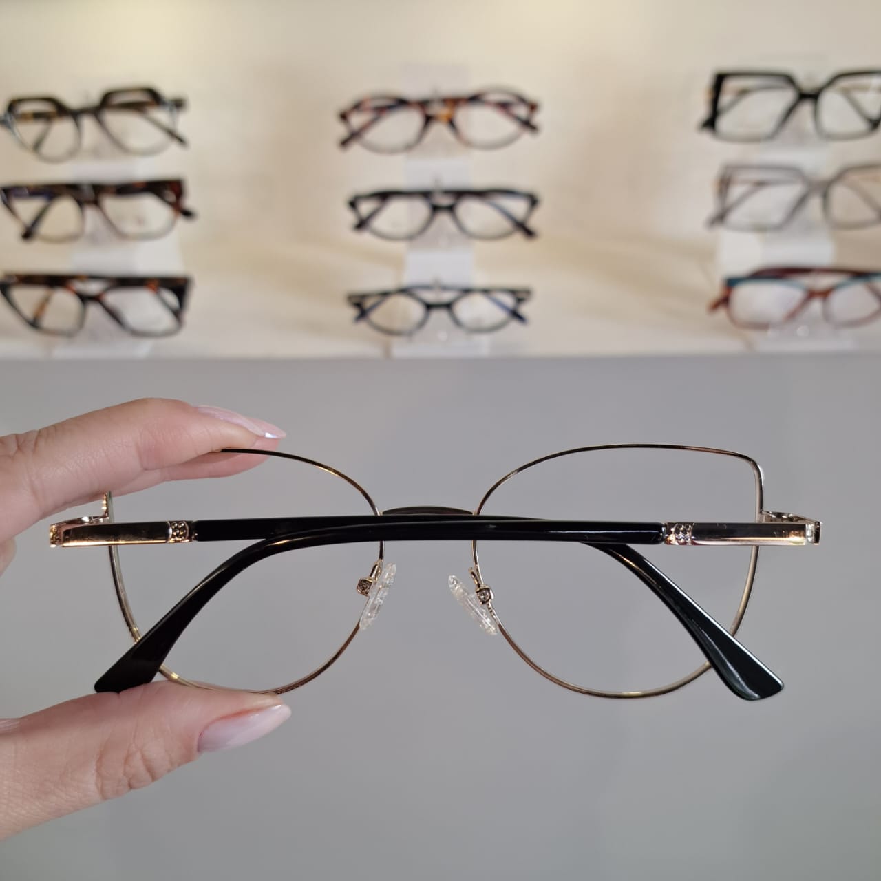 Armação Gatinho Preto / Dourado Feminino - Monte Seus Óculos 60020 - Imagem 2