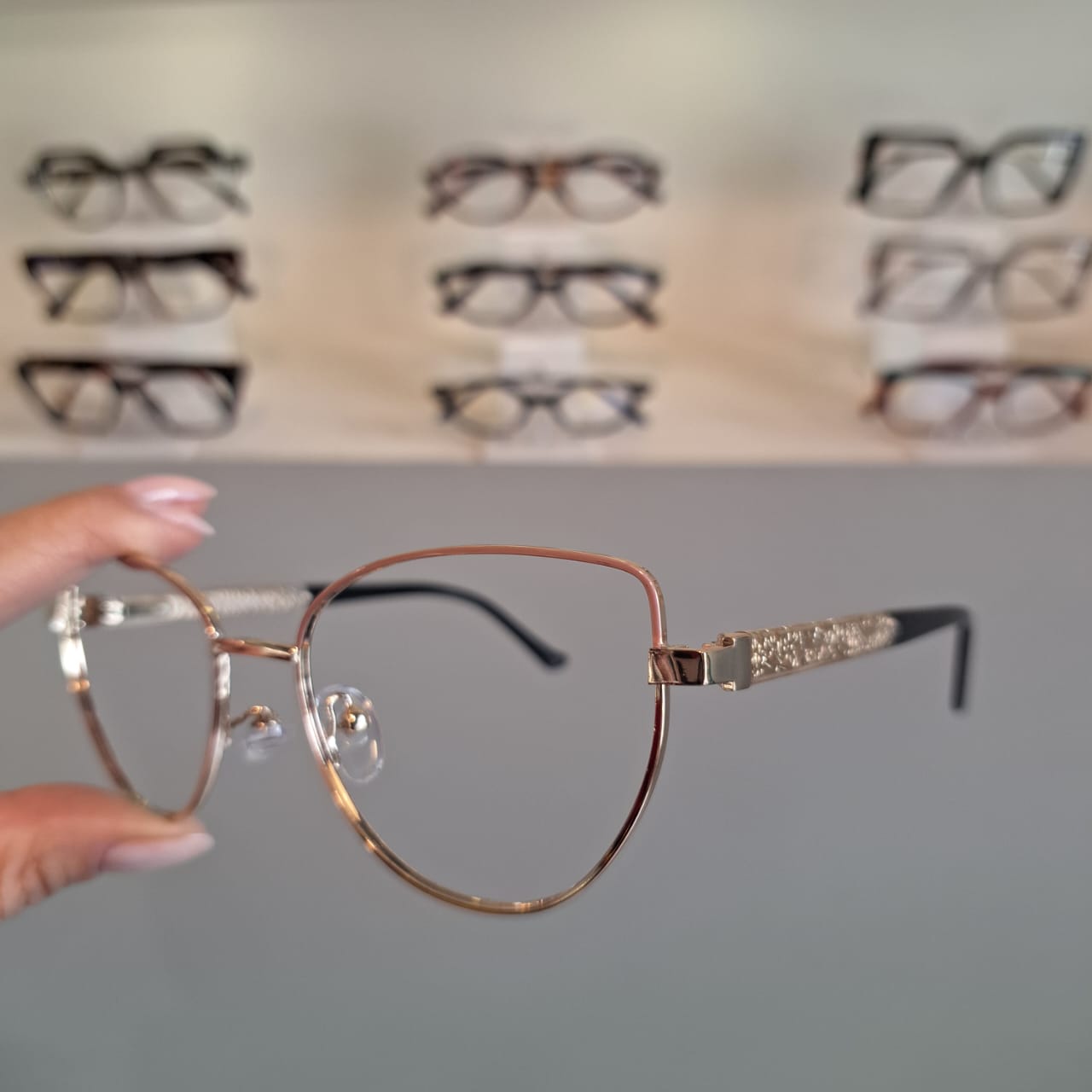 Armação Gatinho Nude / Dourado Feminino - Monte Seus Óculos 60017 - Imagem 3