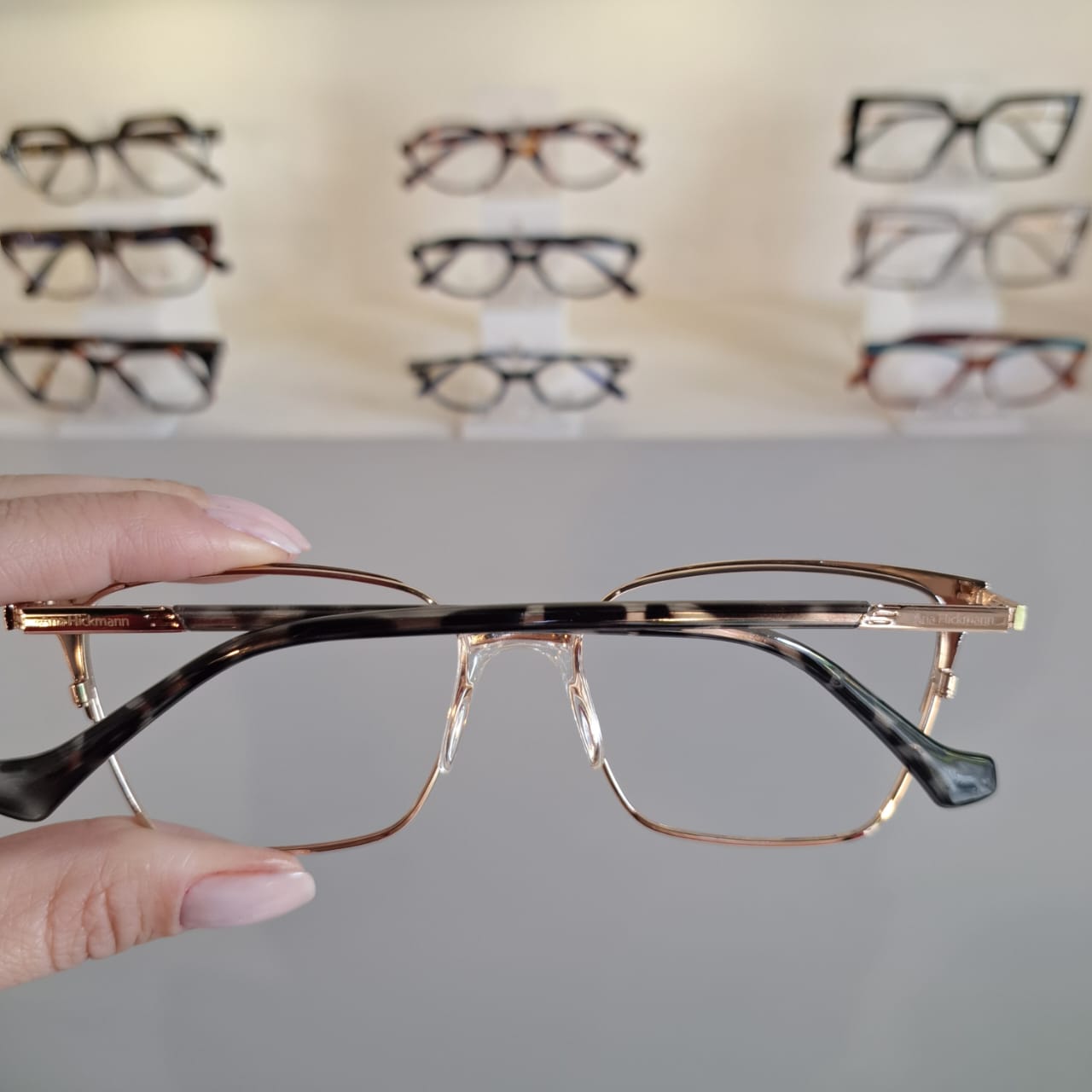 Armação Retangular Preto / Dourado Feminino - Monte Seus Óculos 4007 - Imagem 2