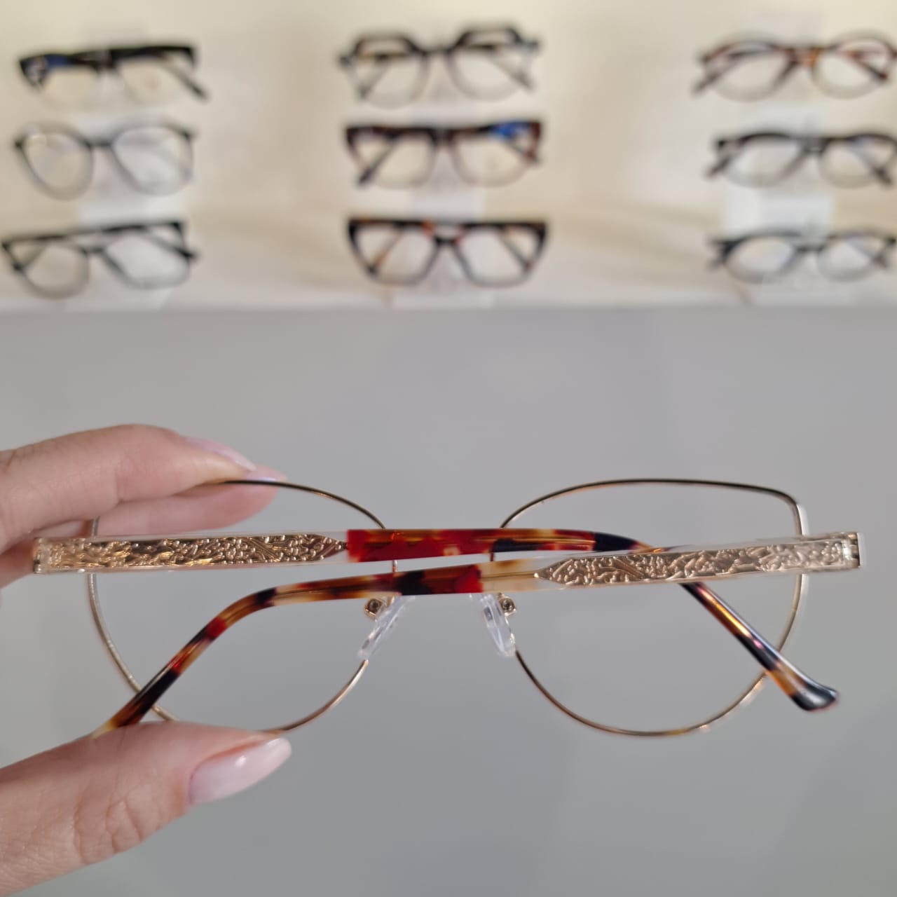 Armação Gatinho Preto / Dourado Feminino - Monte Seus Óculos 60017 - Imagem 2