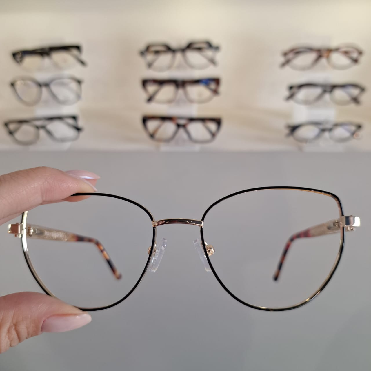 Armação Gatinho Preto / Dourado Feminino - Monte Seus Óculos 60017