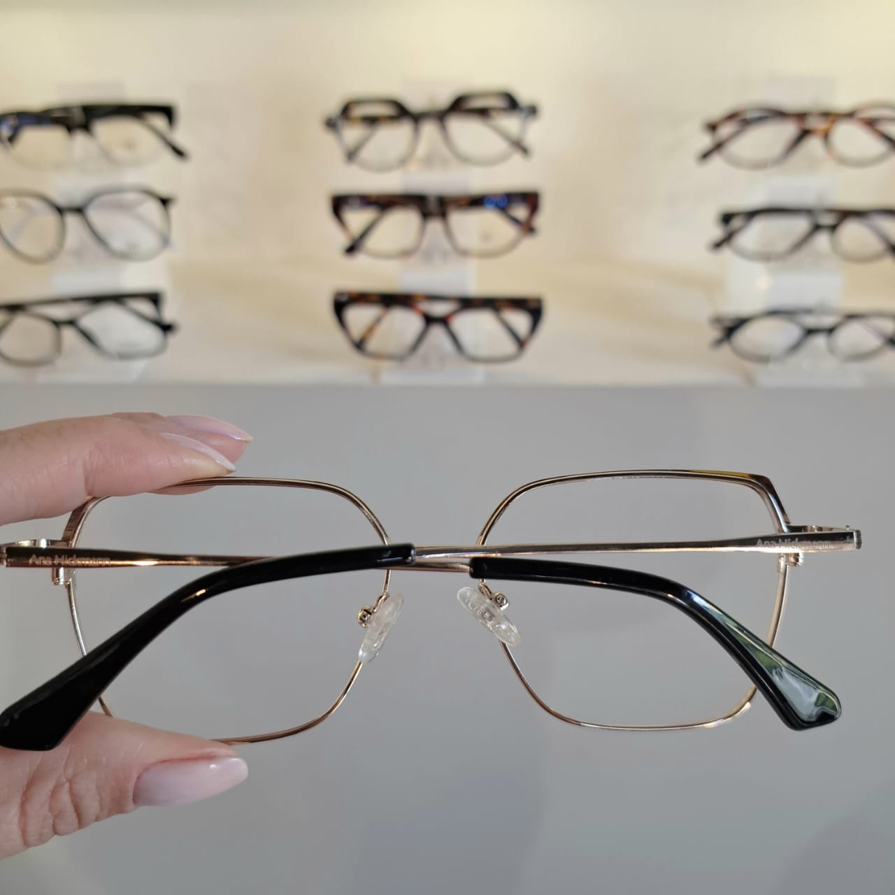 Armação Sextavado Preto / Dourado / Vermelho Feminino - Monte Seus Óculos 17018 - Imagem 2