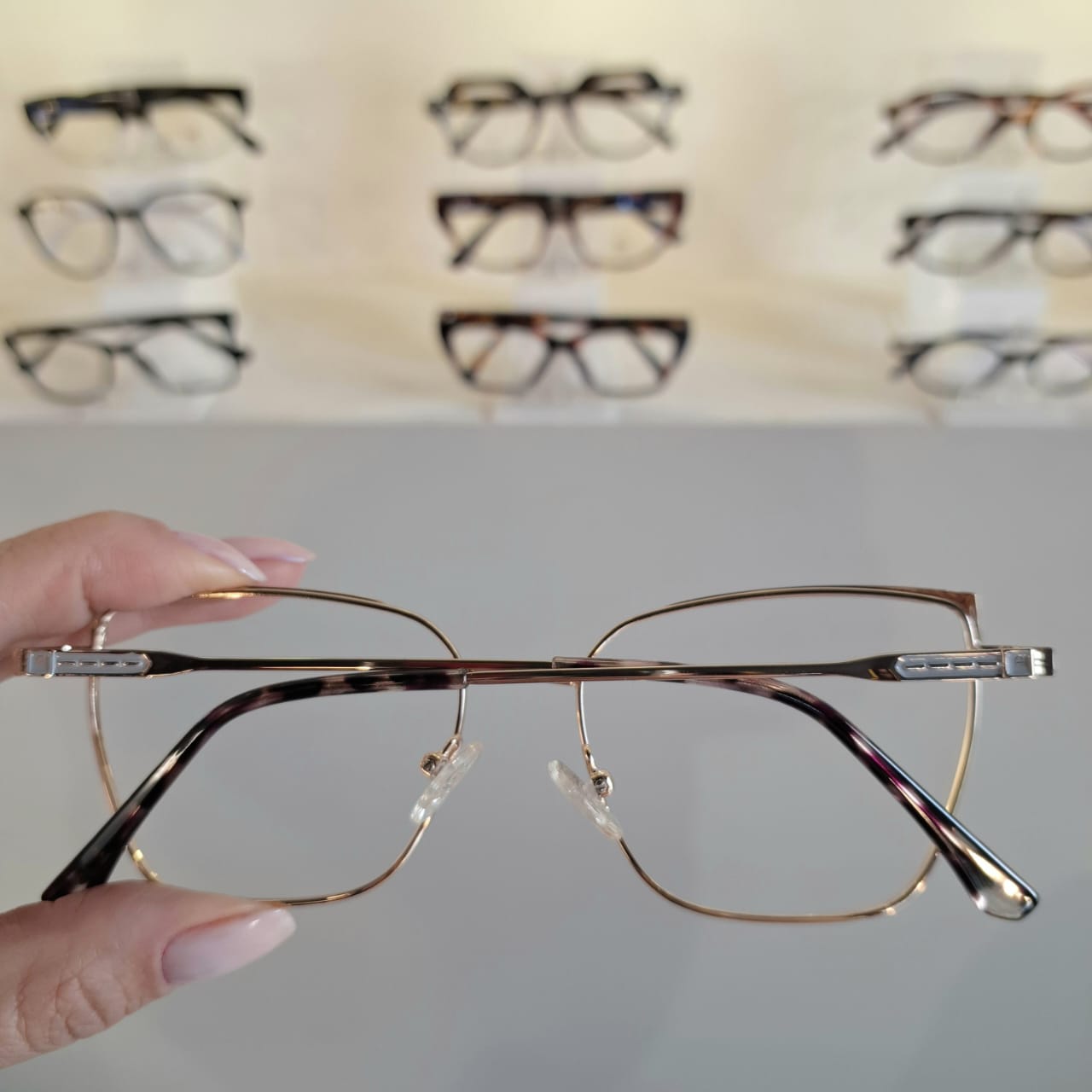 Armação Quadrado Cinza / Dourado Feminino - Monte Seus Óculos 17007 - Imagem 2