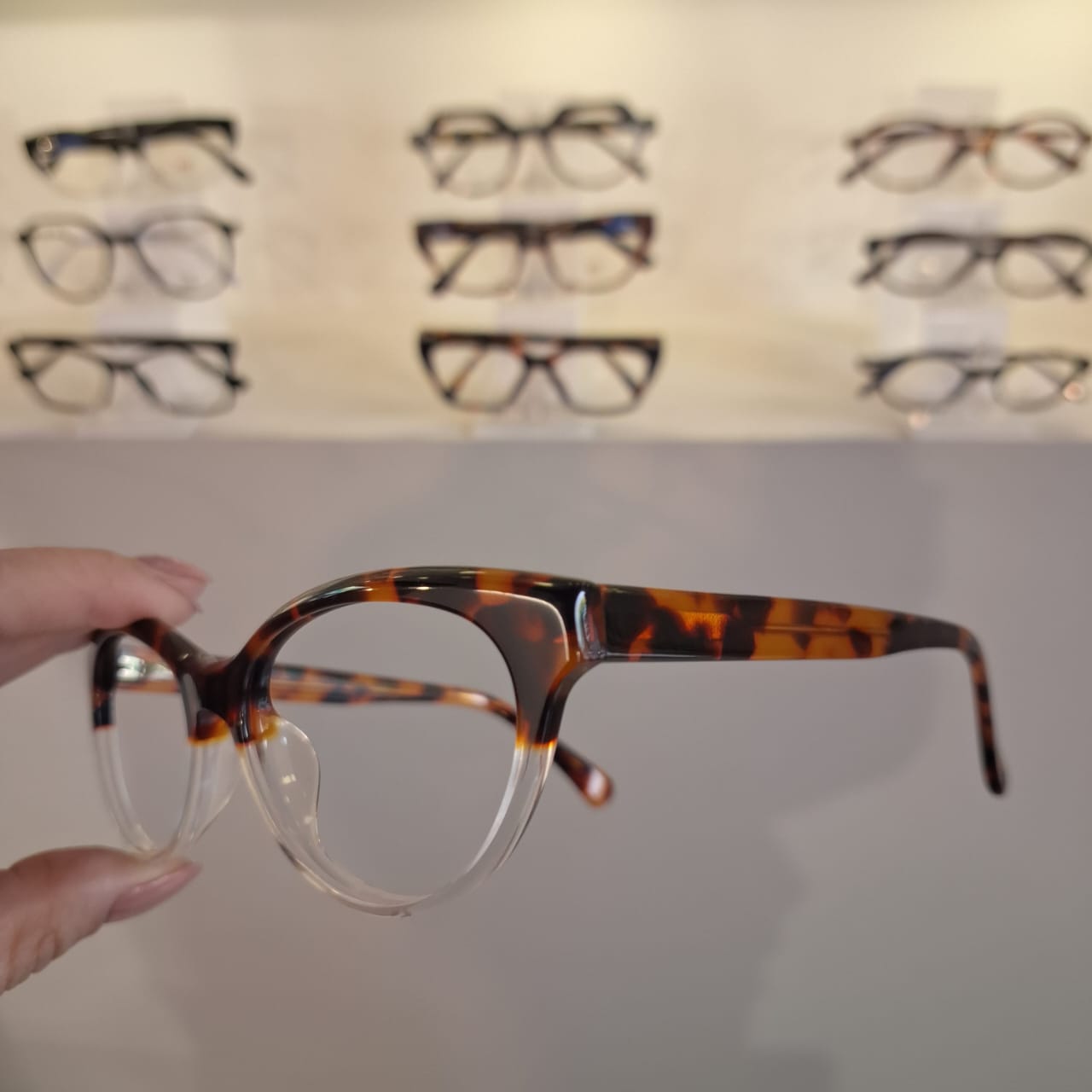 Armação Gatinho Demir / Transparente Feminino - Monte Seus Óculos - Imagem 3