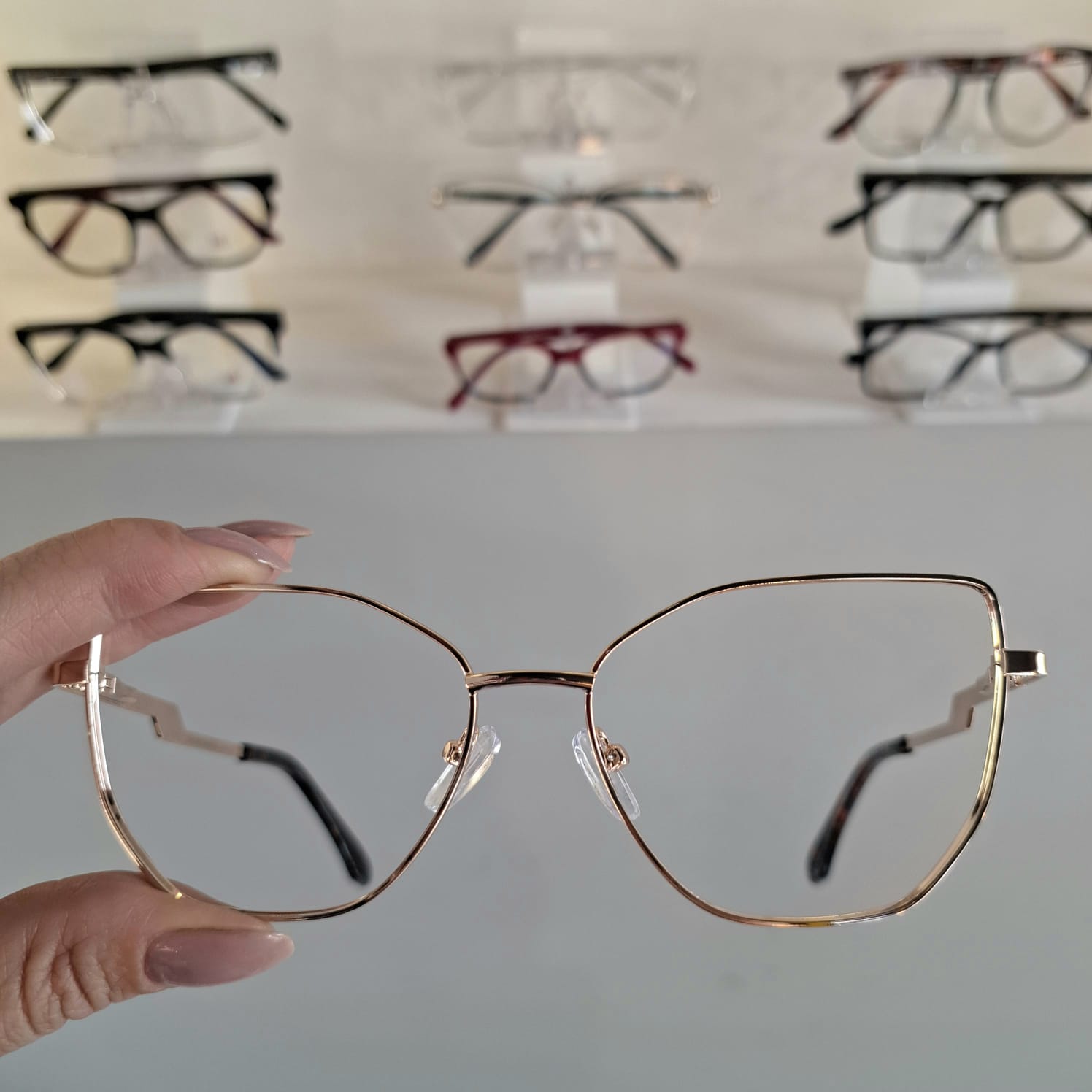 Armação Gatinho Dourado Feminino - Monte Seus Óculos