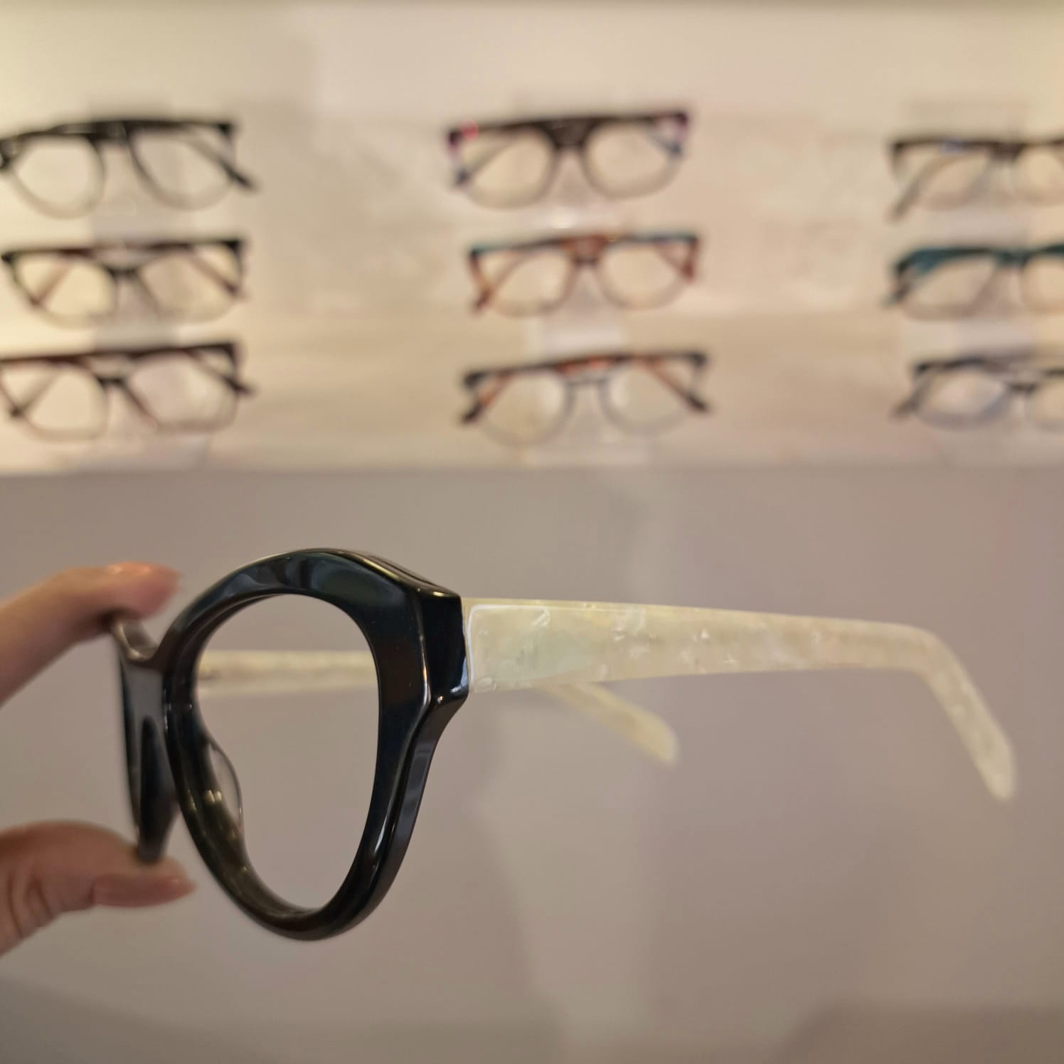 Armação Gatinho Preto / Branco / Marmorizado Feminino - Monte Seus Óculos - Imagem 2