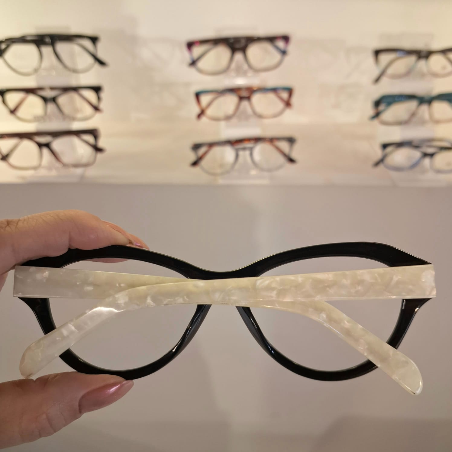 Armação Gatinho Preto / Branco / Marmorizado Feminino - Monte Seus Óculos - Imagem 3